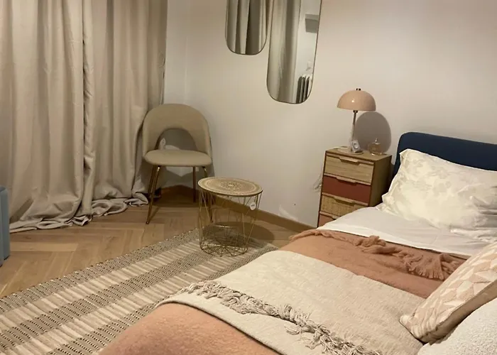 Logies One Unit Pensión 4*